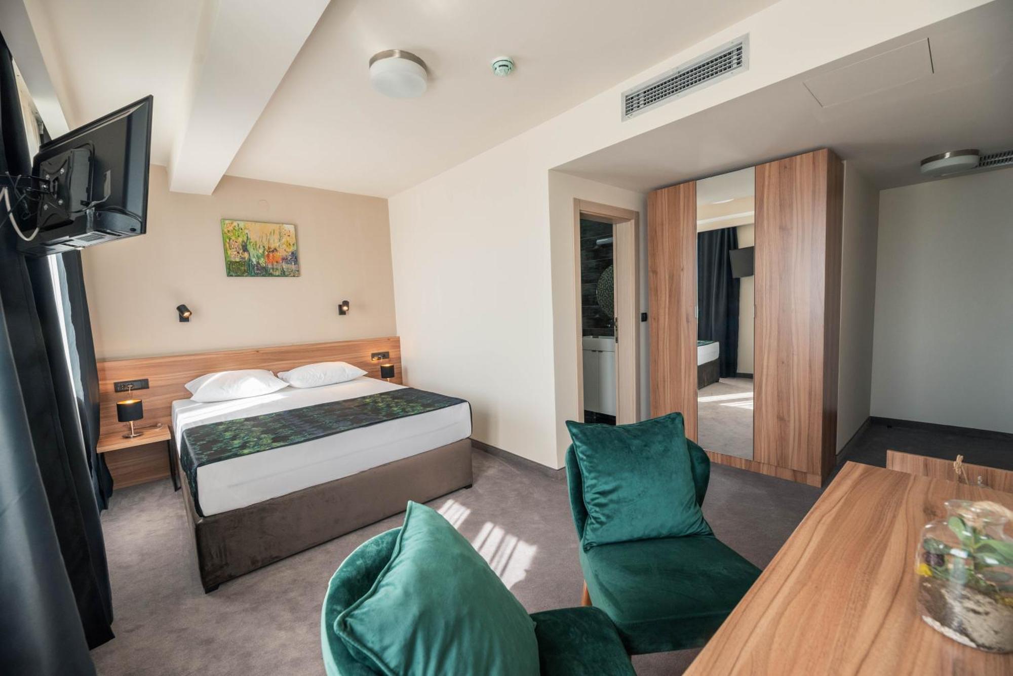 Hotel Aloha Ниш Экстерьер фото