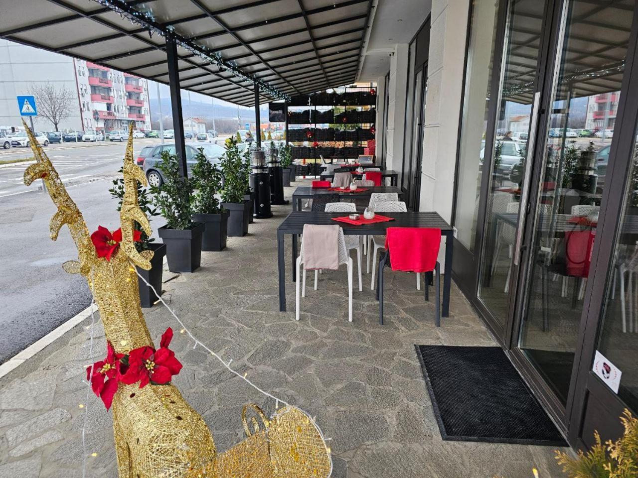Hotel Aloha Ниш Экстерьер фото