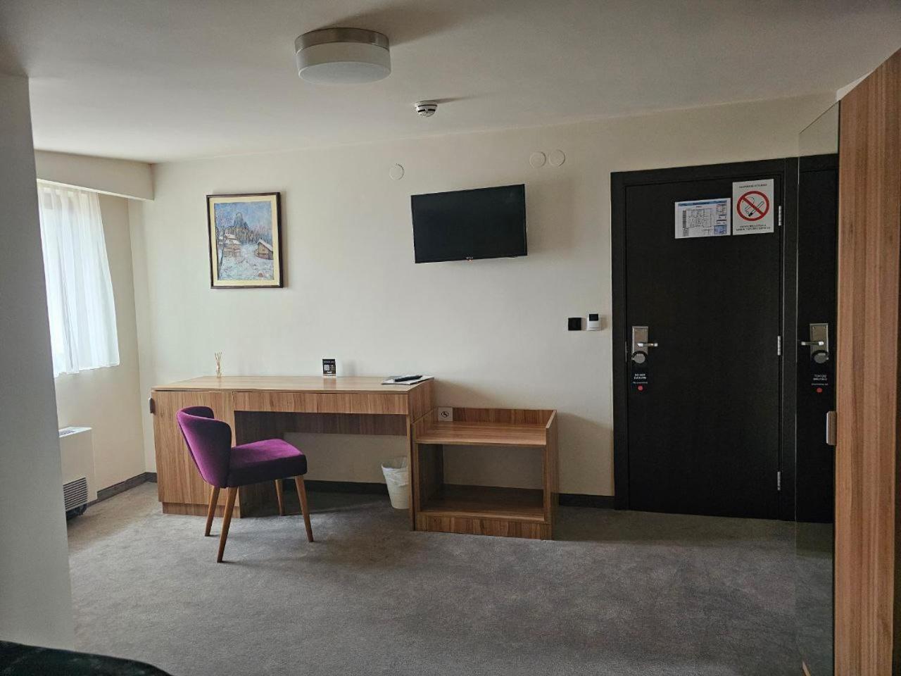 Hotel Aloha Ниш Экстерьер фото