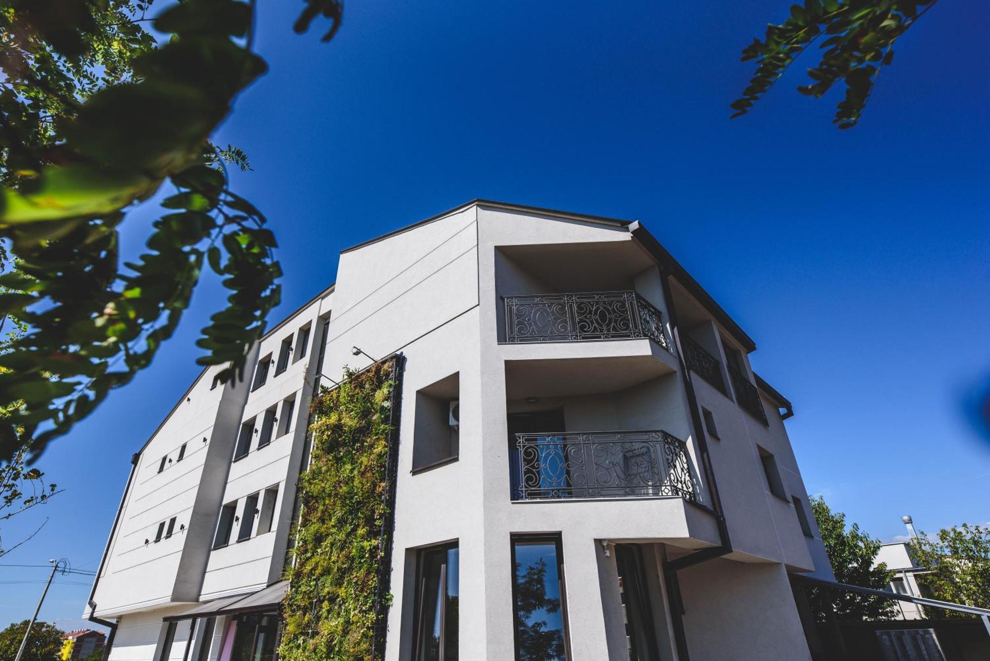 Hotel Aloha Ниш Экстерьер фото