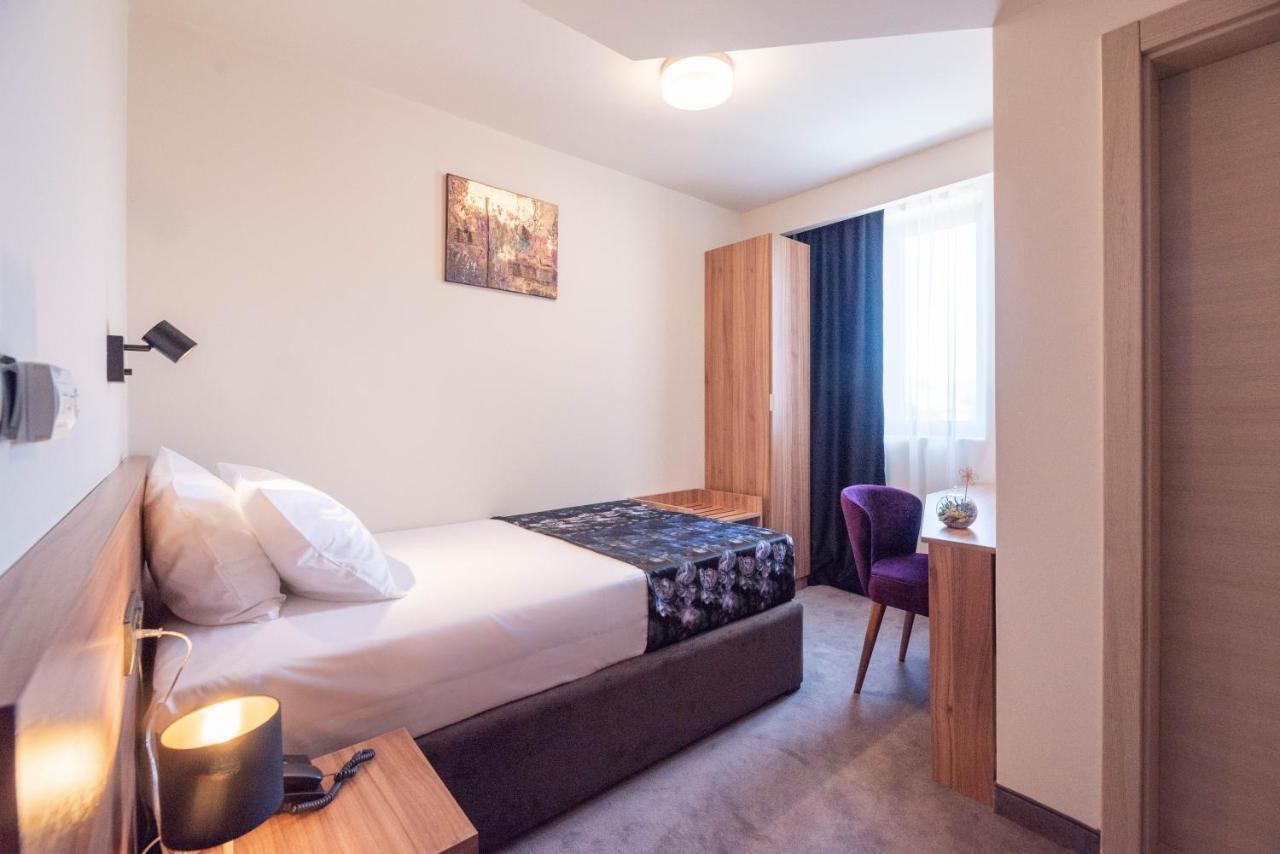 Hotel Aloha Ниш Экстерьер фото