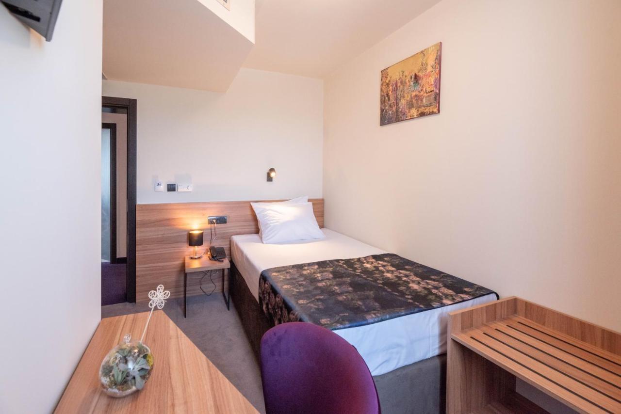 Hotel Aloha Ниш Экстерьер фото