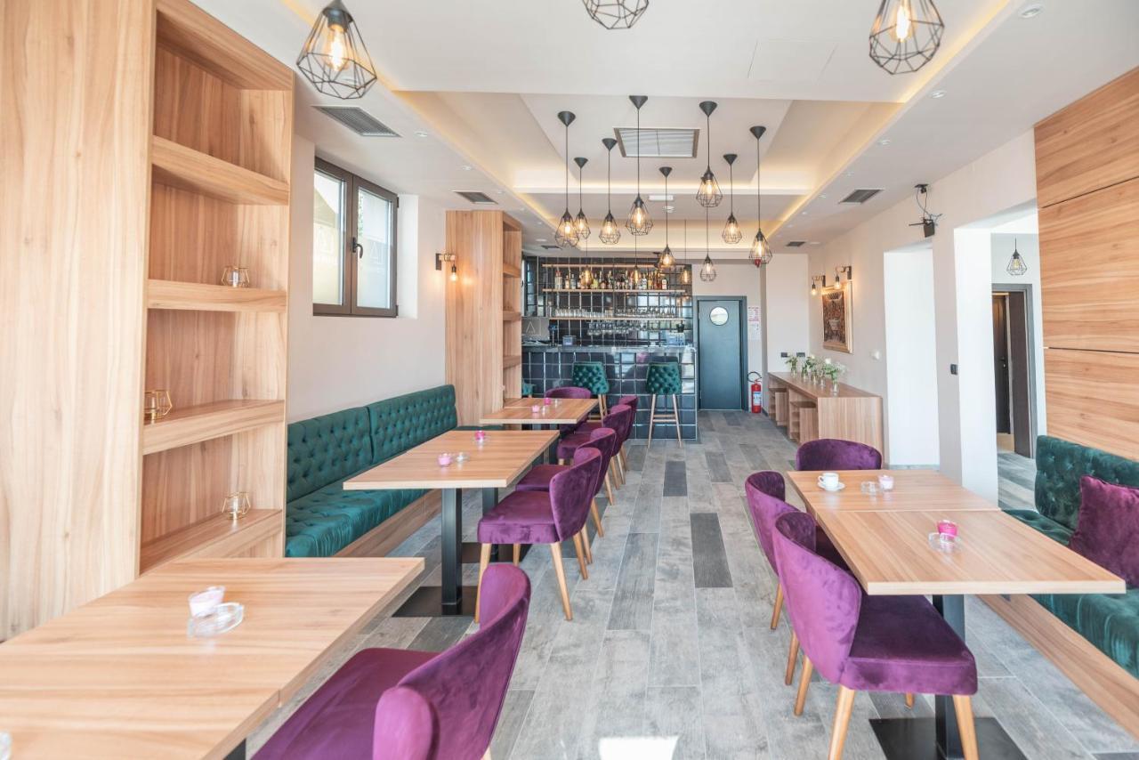 Hotel Aloha Ниш Экстерьер фото