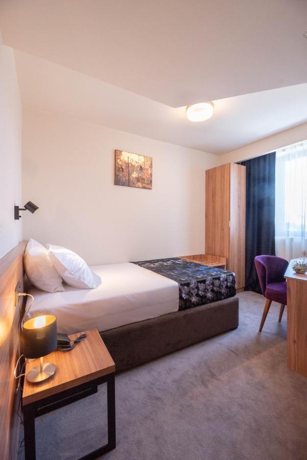Hotel Aloha Ниш Экстерьер фото